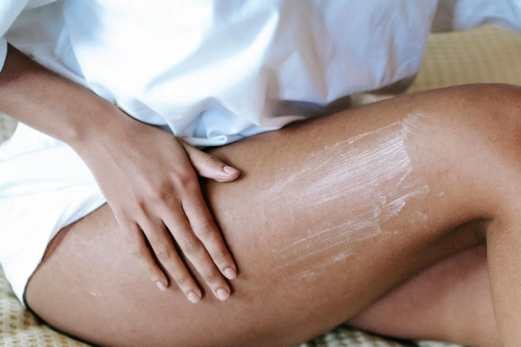 Jak zadbać o suchą skórę? Praktyczne wskazówki
